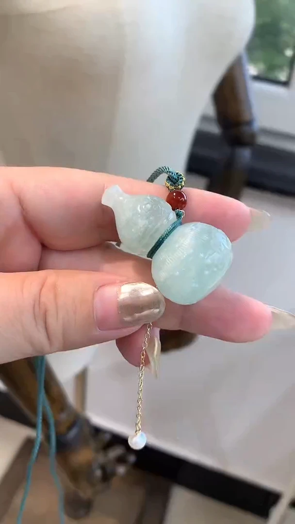 未镶嵌蛇纹石玉颈饰葫芦