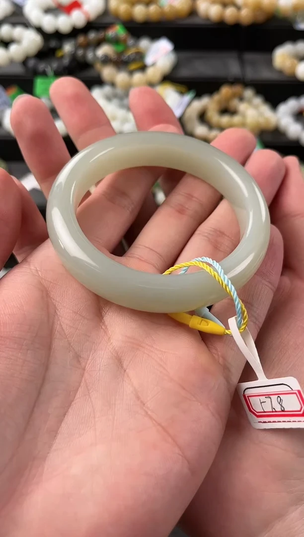 【闪购商品】和田玉手镯未镶嵌且末青白手镯卡57.8微色差