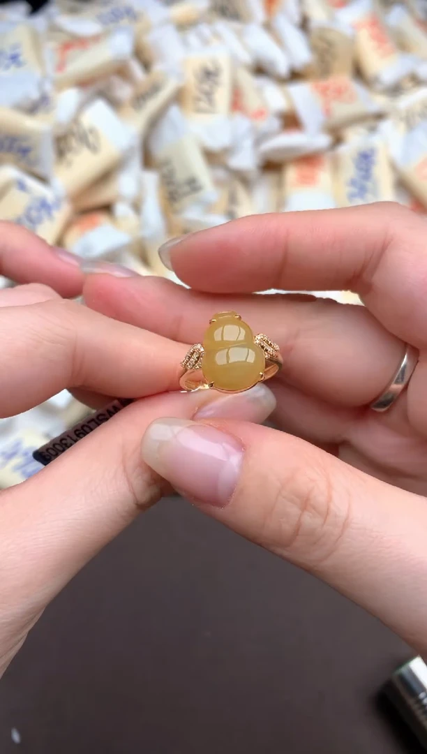 18K金镶嵌挂件翡翠—