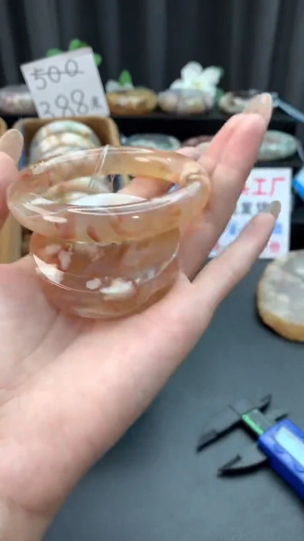 未镶嵌手镯石英质玉（53圈口）赠送镯心