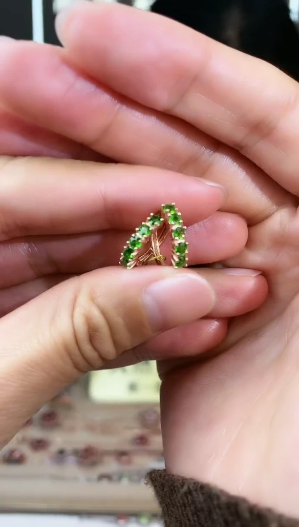 【闪购商品】透辉石耳饰银S925镶嵌耳饰