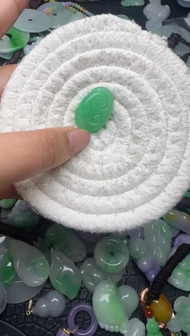 颈饰未镶嵌翡翠缅甸翡翠吊坠