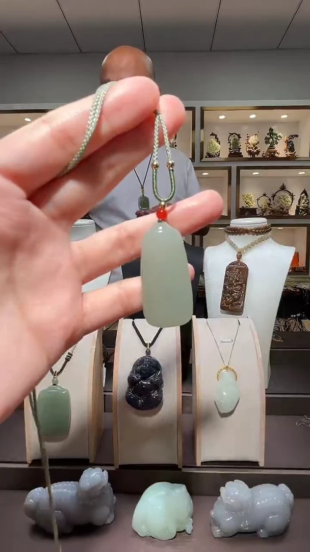 和田玉未镶嵌颈饰苏