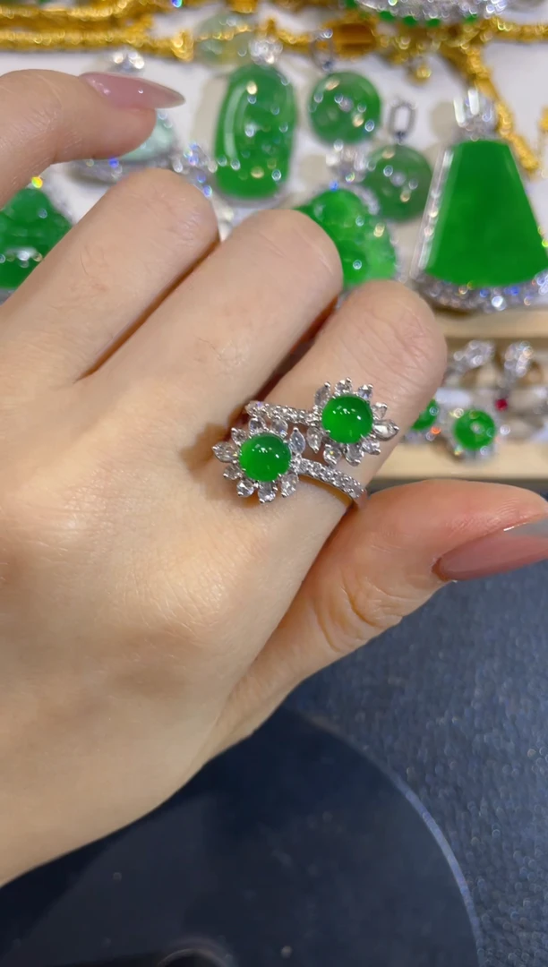 颈饰18K金镶嵌翡翠团购88