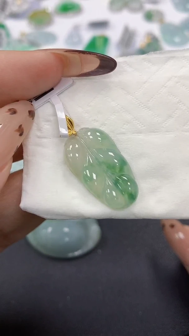 颈饰18K金镶嵌翡翠a货假一赔三支持复检百元上9元证书费自理