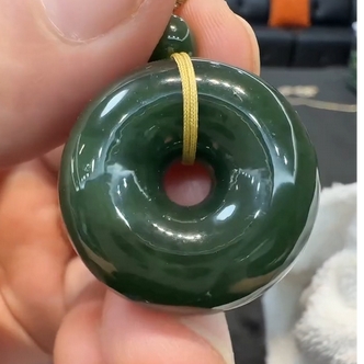 【老郑家】和田玉挂件 多样性发1件 有黑点