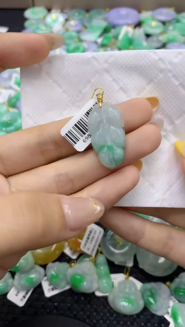 颈饰未镶嵌翡翠天然缅甸翡翠A货