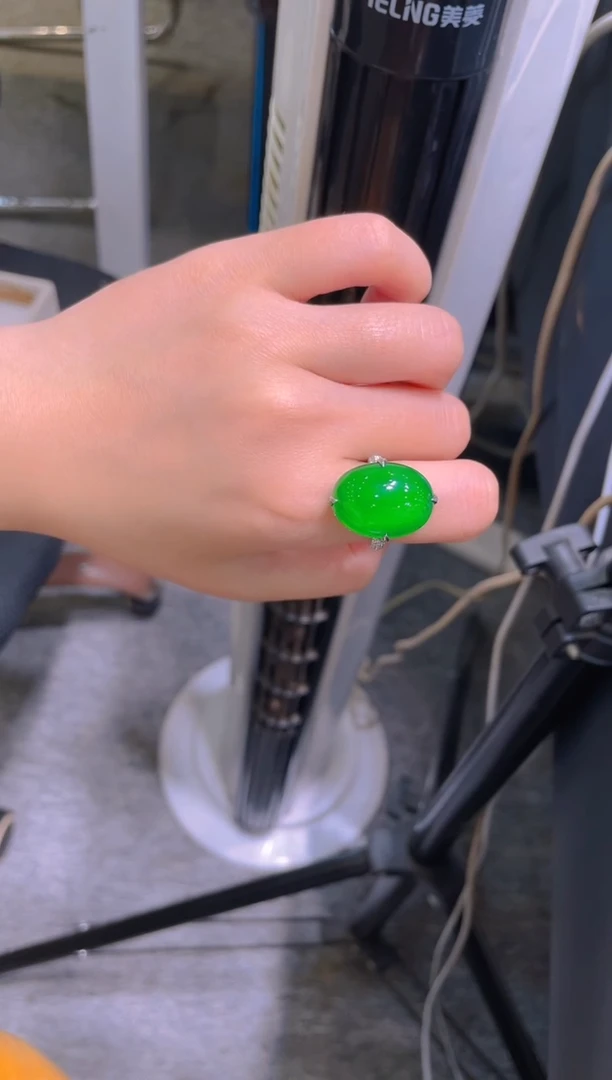 翡翠18K金镶嵌颈饰天然A货翡翠A34