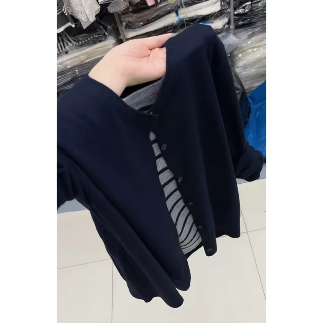 秋季圆领条纹假两件单排扣针织开衫女时尚休闲显瘦撞色拼接上衣