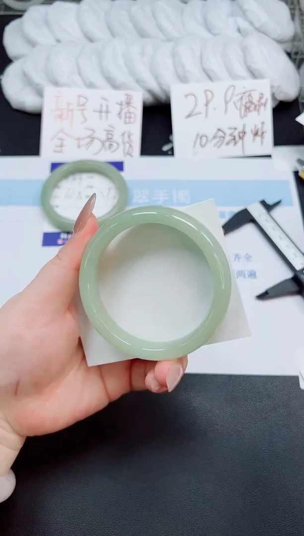 未镶嵌手镯石英岩玉389-61.4