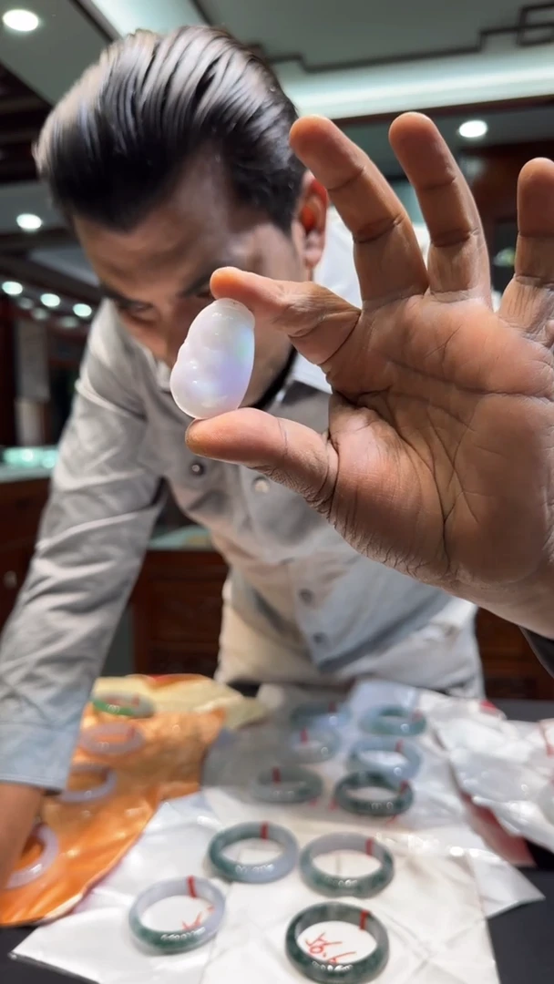 【闪购商品】翡翠手镯未镶嵌如意