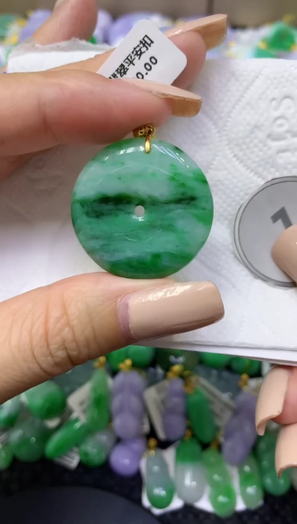 颈饰未镶嵌翡翠天然缅甸翡翠A货