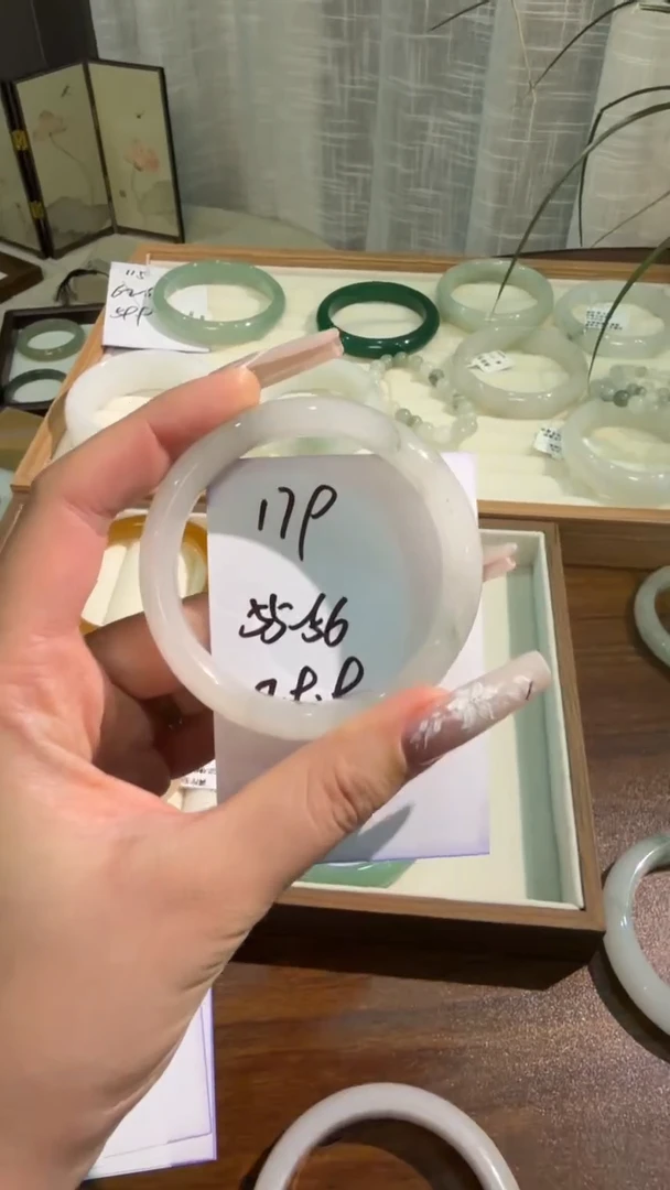 未镶嵌手镯石英质玉179