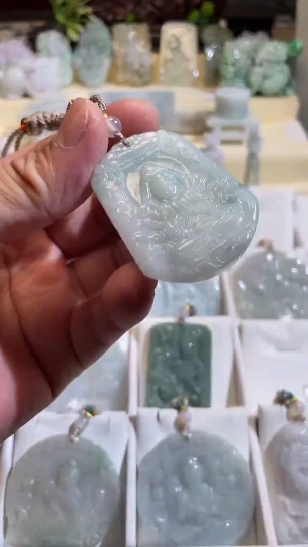 翡翠未镶嵌颈饰7/09/083