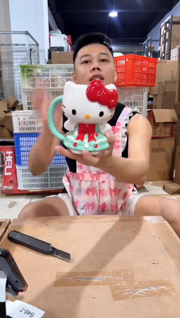 瓷片绿色裙子kt全身杯