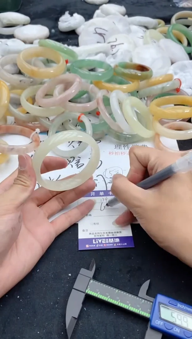 【闪购商品】石英质玉手镯未镶嵌134+60-61