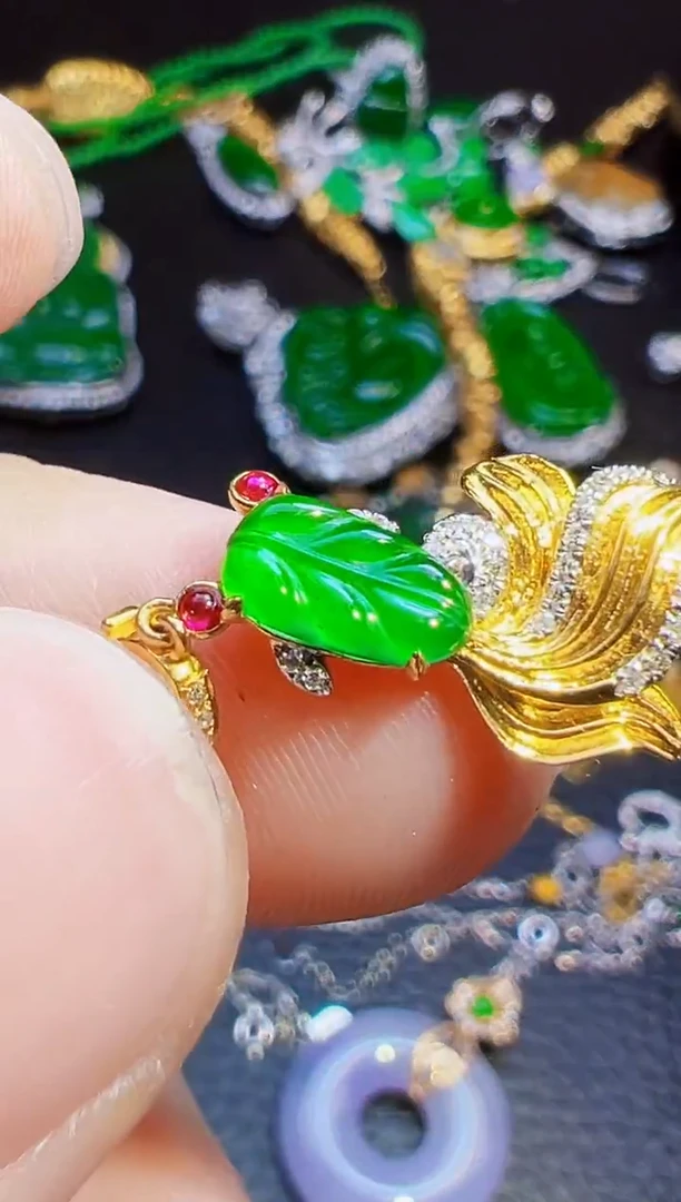 颈饰18K金镶嵌翡翠好***你翡翠