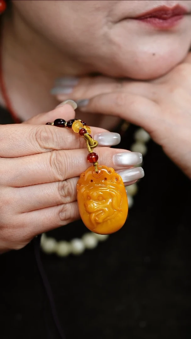 蜜蜡吊坠(不含链)未镶嵌天然琥珀蜜蜡狗狗雕刻吊坠赠绳