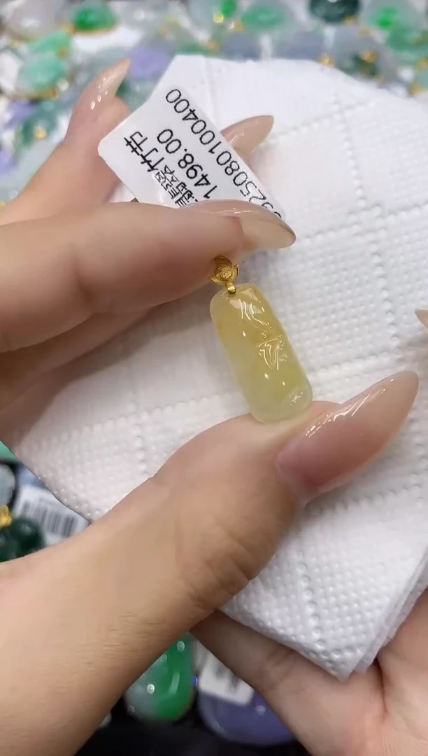 颈饰18K金镶嵌翡翠111111111111