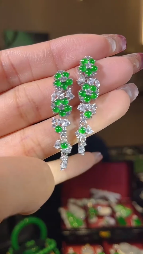 【闪购商品】翡翠耳饰银S925镶嵌天然翡翠A货