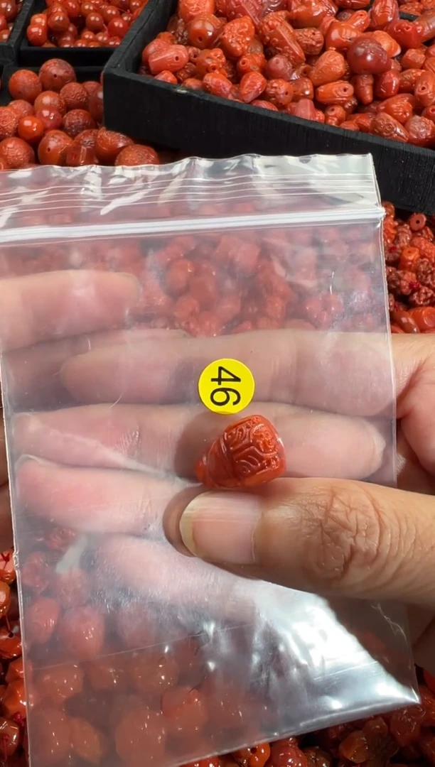 南红玛瑙未镶嵌颈饰1