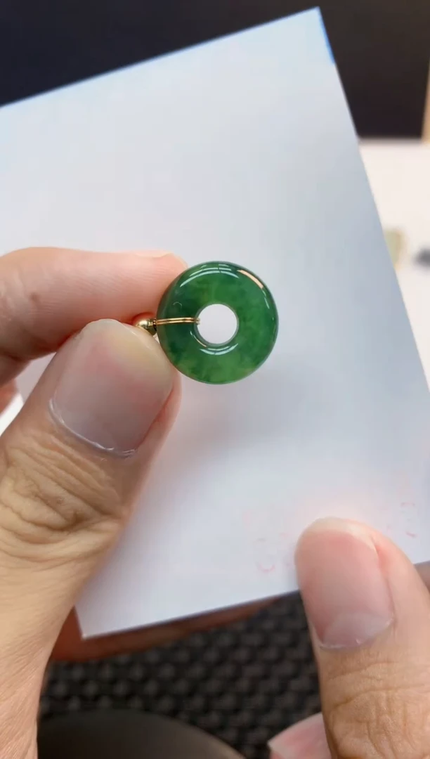 翡翠未镶嵌颈饰       1