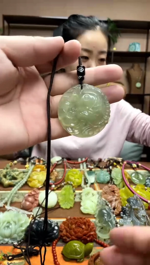 未镶嵌岫玉吊坠·