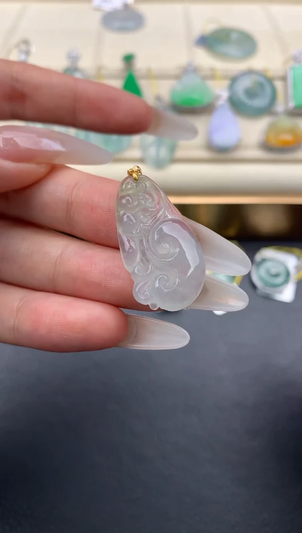 翡翠18K金镶嵌颈饰F234