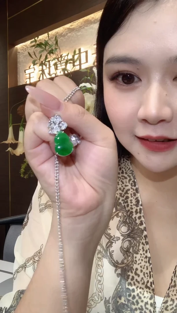 吊坠(不含链)18K金镶嵌翡翠C58