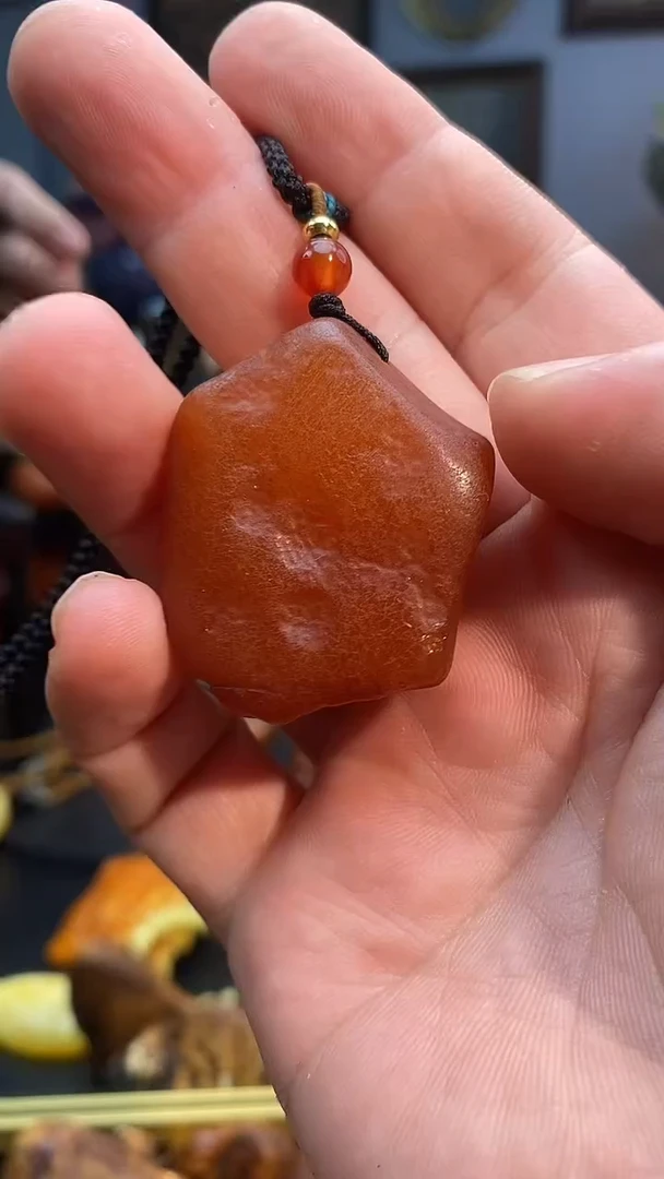 琥珀颈饰未镶嵌吊坠