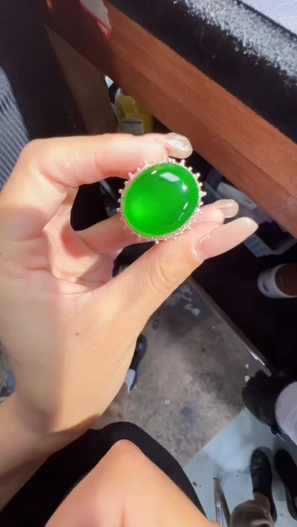 未镶嵌定制翡翠翡翠A货有轻微色差属于正常现象，蛋面多样性发货1