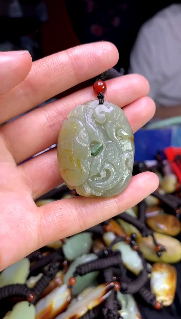 和田玉未镶嵌颈饰1