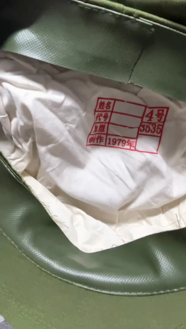 手工艺品琉璃槠**士摆件