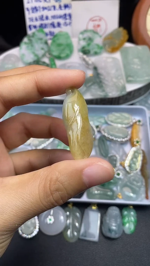 颈饰未镶嵌翡翠吊坠