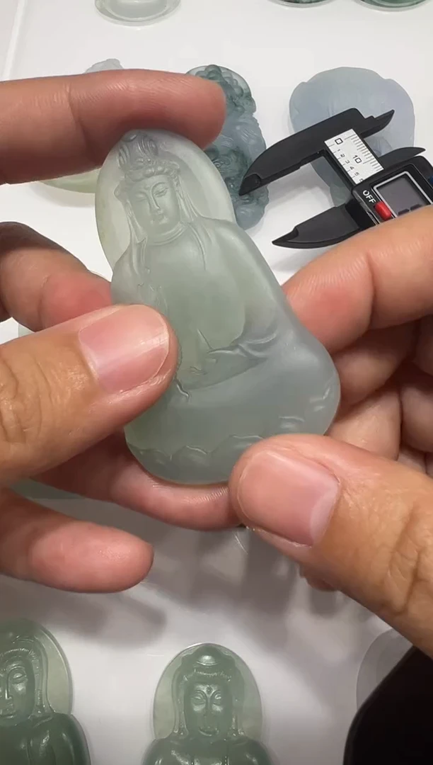 定制翡翠未镶嵌观音