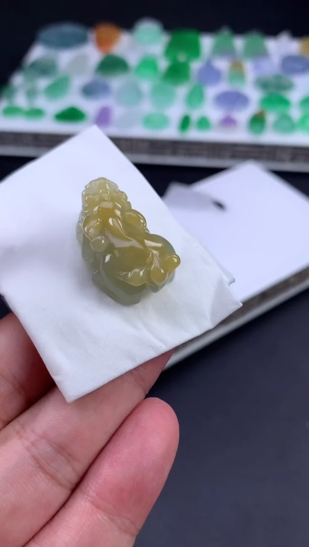 未镶嵌定制翡翠M*翡翠