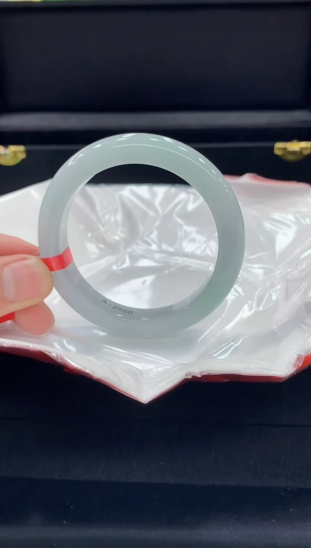 翡翠手镯未镶嵌手镯