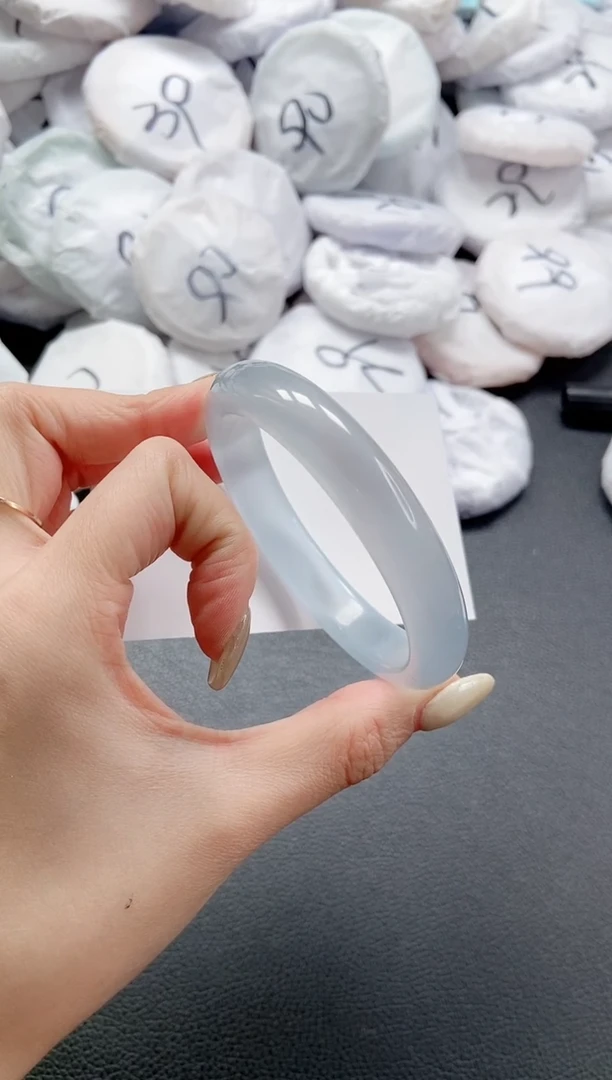 【闪购商品】石英质玉手镯未镶嵌 5L82-56