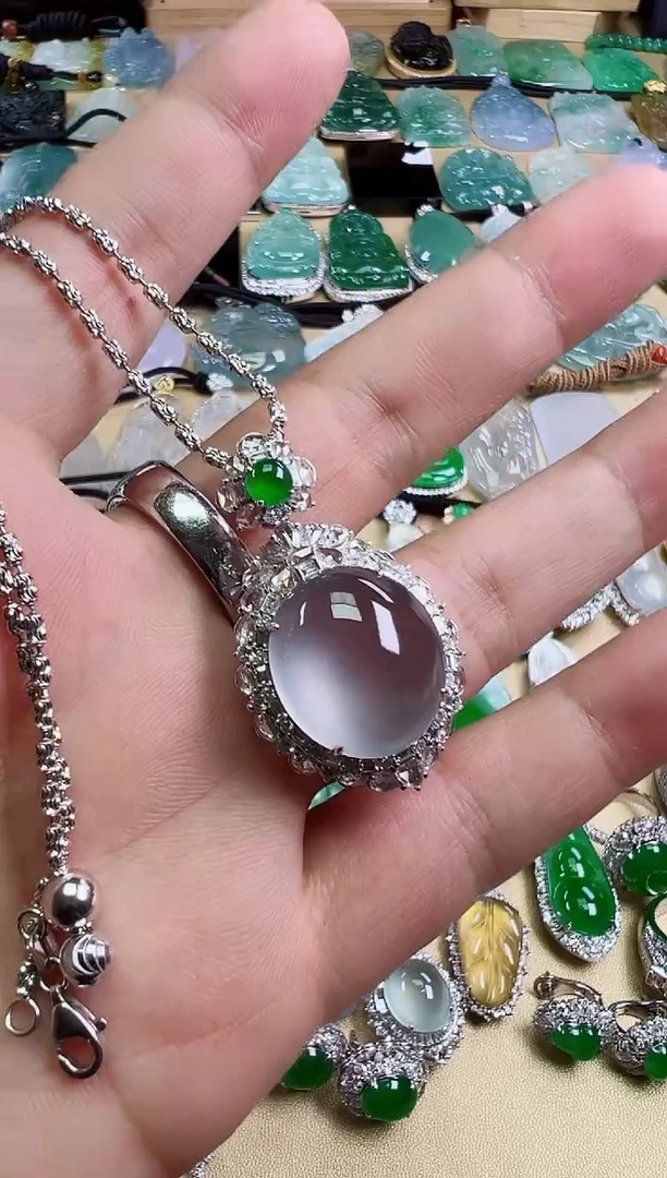 翡翠18K金镶嵌颈饰天然缅甸翡翠