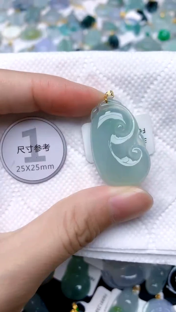 颈饰18K金镶嵌翡翠天然A货翡翠