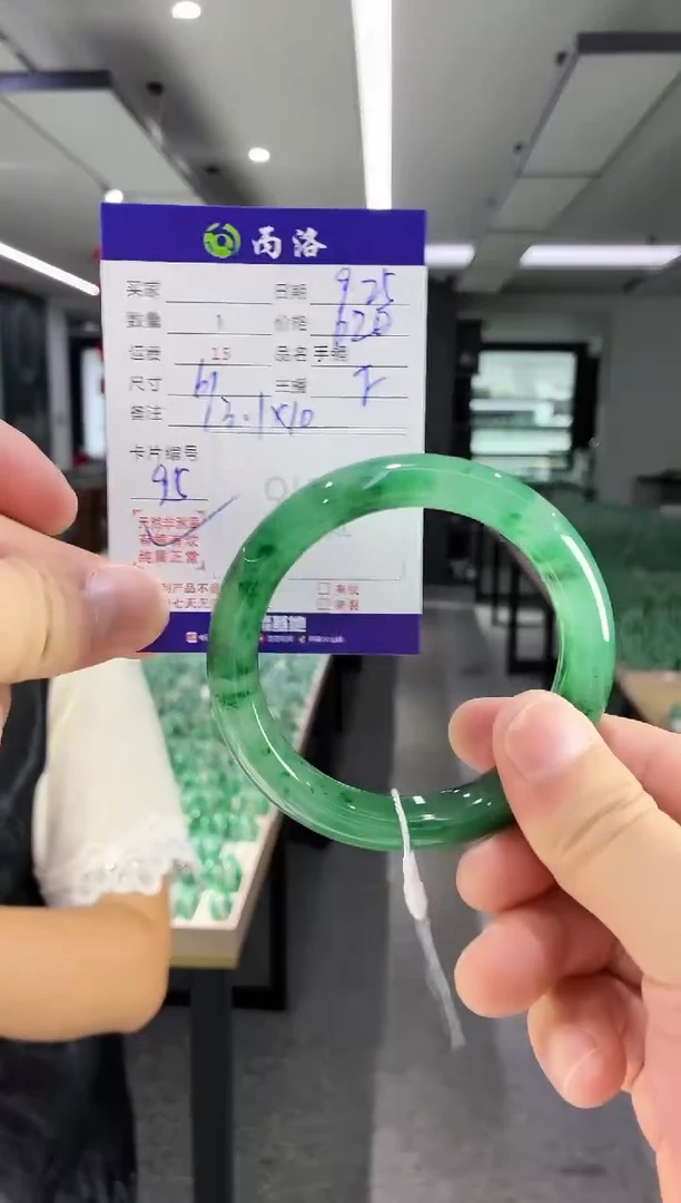 未镶嵌石英质玉手镯61