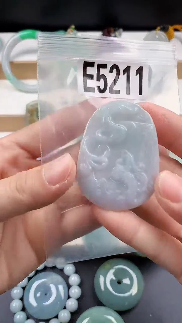 颈饰未镶嵌翡翠天然翡翠吊坠挂件