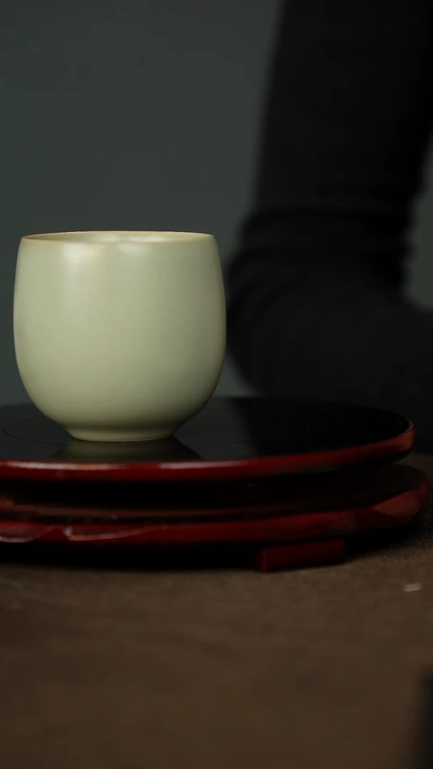 全品 粉青 龙蛋杯 带底款