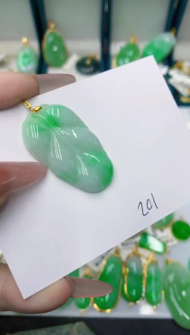颈饰18K金镶嵌翡翠11111