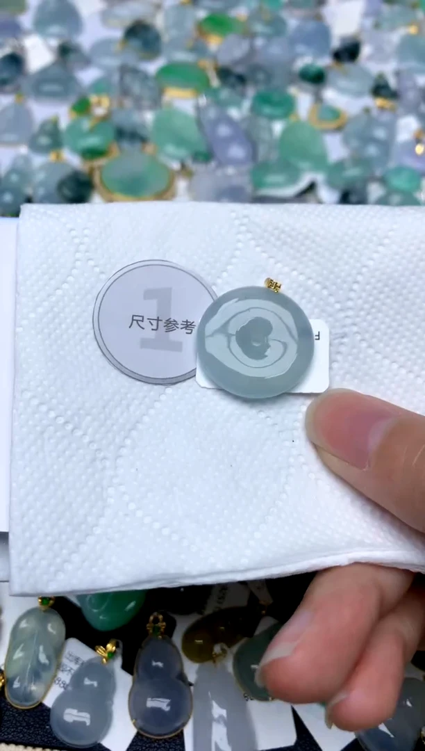 颈饰18K金镶嵌翡翠天然A货翡翠