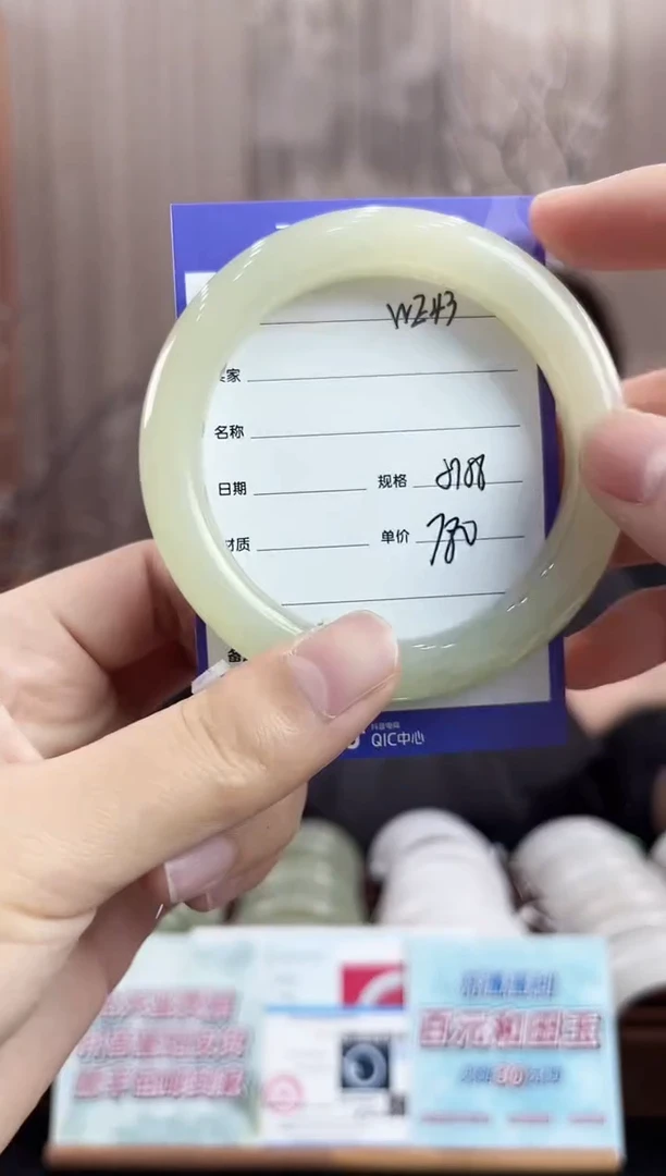 未镶嵌手镯和田玉WE43微色差