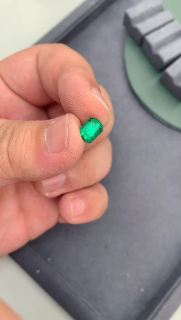 【闪购商品】祖母绿裸石未镶嵌1.8ct祖母绿