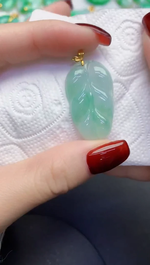 颈饰18K金镶嵌翡翠缅甸天然翡翠A货