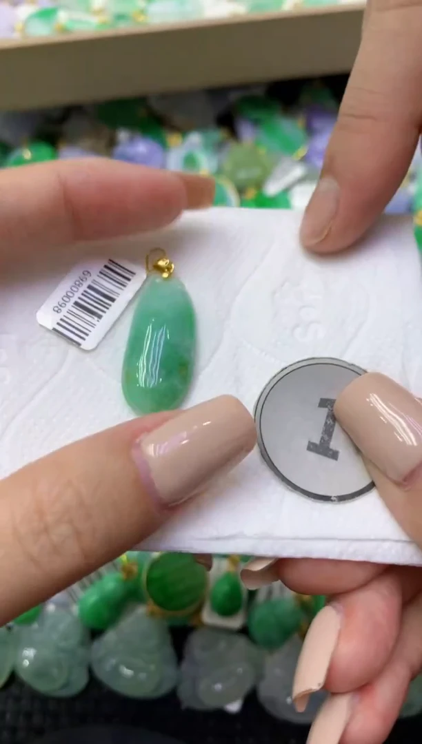 颈饰未镶嵌翡翠天然缅甸翡翠A货