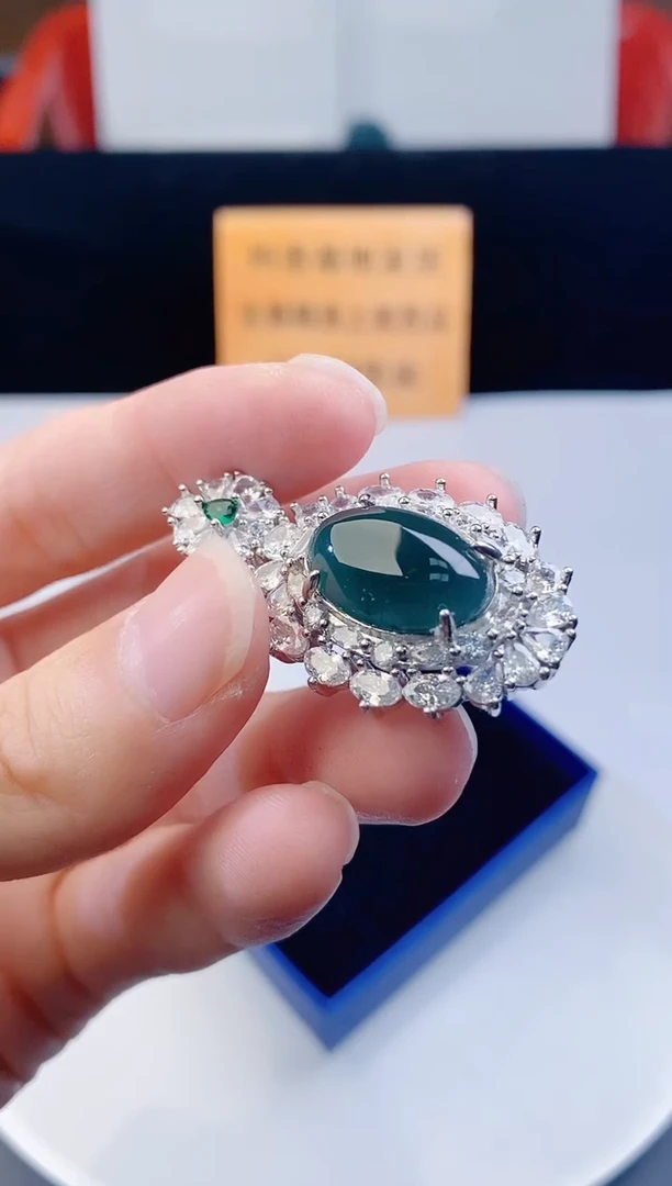 颈饰未镶嵌翡翠